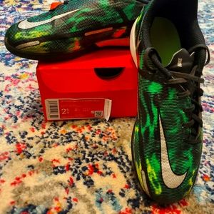 Youth indoor athletic shoes